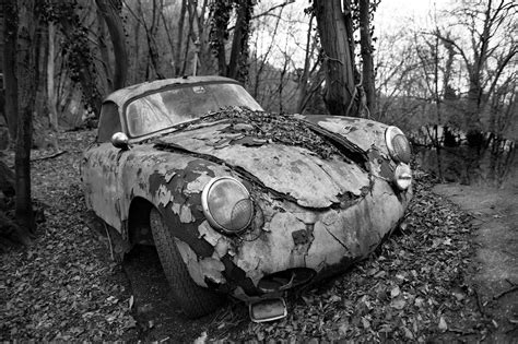 Free Download Hd Wallpaper Porsche Wreck Broken Old Racing Car