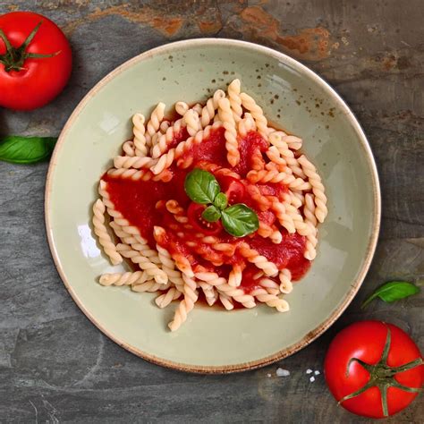 Nudeln mit Tomatensoße bestellen
