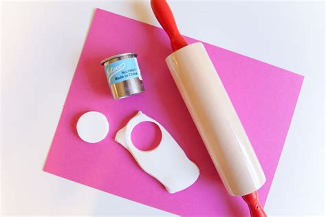 20 bold ideas for a red wedding color palette. DIY PICTURE PLACE CARD HOLDER - Tell Love and Party