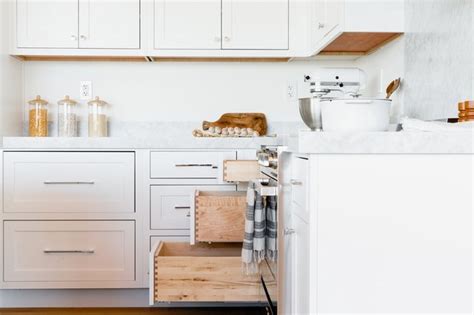 Clean cabinets enhance the look of your kitchen and make it a more enjoyable place to work. How to Clean Grease From Kitchen Cabinet Doors | Hunker
