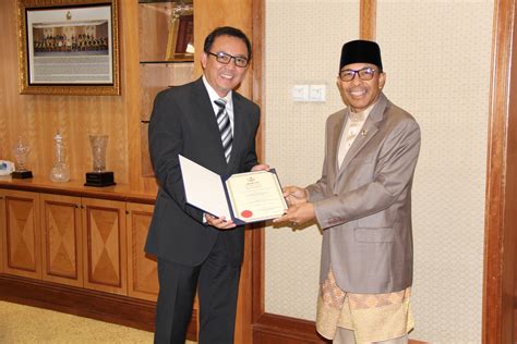 Dimana lembaga keuangan sudah memberikan kredit atau pembiayaan terhadap nasabah dan menanamkan dananya pada surat yang berharga. Latest News - Majlis Pembukaan Mesyuarat Awal Lembaga ...
