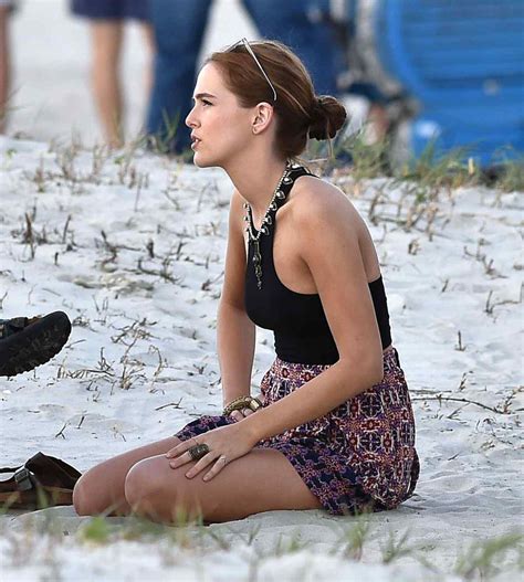 49 Hottest Zoey Deutch Bikini Pictures Will Make You Want To Play With Her The Viraler