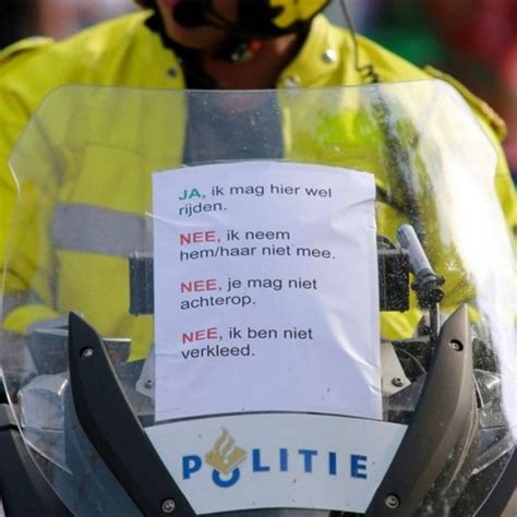 Oorspronkelijk wilde het kabinet dat de avondklok om 20.30 uur zou ingaan. Agent baalt van flauwe grappen met carnaval: 'Nee, ik ben ...