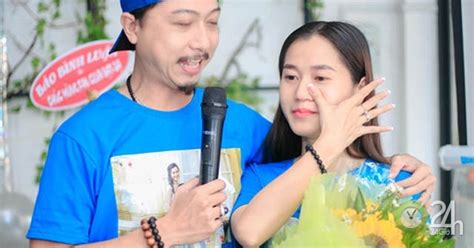 Ngay lập tức, những động thái của ông xã lâm vỹ dạ ngay lập tức nhận về sự chú ý đặc biệt của cư dân mạng. Hứa Minh Đạt lại bất ngờ quỳ gối cầu hôn Lâm Vỹ Dạ sau 8 ...
