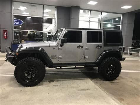 Jeep ® wrangler unlimited est vendue avec toute une gamme d'équipements de sécurité de série ou en option comme les airbags avant de série et airbags latéraux supplémentaires avec détection par capteur en option. 2015 Jeep Wrangler Unlimited Sport 24S Billet Silver 3.5 ...