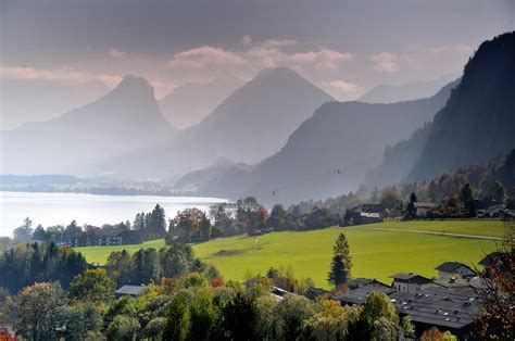 The natural paradise in the salzkammergut framed by the beautiful mountains postalm, the zwölferhorn and the schafberg. Herbst am Wolfgangsee II Foto & Bild | landschaft, bach ...