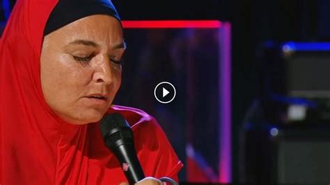 Nach zwei jahren hat sie die faxen dicke und nimmt in kingston/jamaika ein neues album auf. Gesluierde Sinead O'Conner zingt 'Nothing Compares to You ...