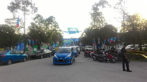 Namun demikian, kami percaya bahawa proklamasi darurat yang telah dicadangkan oleh perdana menteri mungkin bukan jalan terbaik kepada demokrasi. Hari Pilihan Raya Umum PRU 14 - Hari Hari Hari Aku