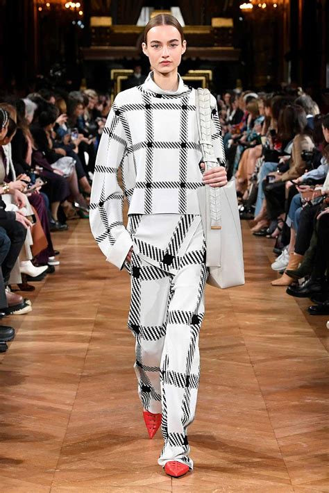 Allison janney stars in the series finale of mom thursday on cbs. Allison Janney Promotes "Breaking News in Yuba County" in ...