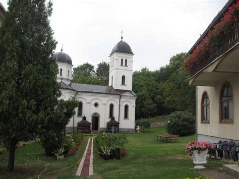 Mi cemo se pobrinuti za najbolju atmosferu na vašem veselju! Petkovica monastery, Serbia | Serbia, Macedonia, Orthodoxy