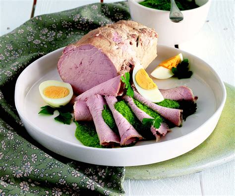 La ricetta della lonza di maiale al forno con contorno di patate è un secondo piatto adatto a cene informali ma dal successo assicurato. Ricetta Lonza di maiale con salsa verde - Le ricette de La ...