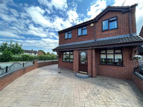 Bedroom Detached House For Sale In Moors Drive Coven Wolverhampton Wv