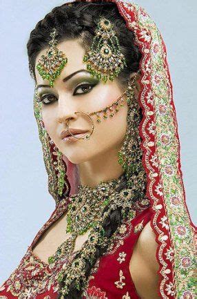 She also appears on various tv channels for giving makeup and styling tips. Latest Dulhan Makeup by Kashee's Beauty Parlour - Complete ...