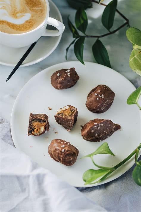 Chocolate Covered Dates With Speculoos Spread And Pecans Mondomulia