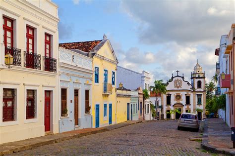 Com 102 cursos de graduação, mais de 6 mil vagas disponíveis por ano na graduação e mais de 28 mil alunos, está presente nas cidades de goiânia, aparecida de goiânia e goiás. Cidade de Goiás recebe seminário internacional sobre ...