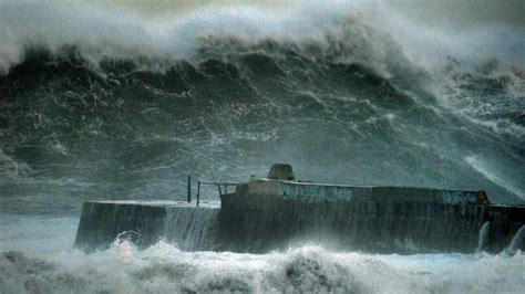 Storm Waves Jan 2014 Portreath Cornwall Uk Cornwall Coast Waves