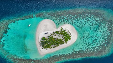 Heart Shaped Island Indian Ocean Maldives Bing Wallpaper Gallery