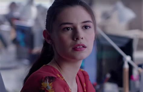 ‘supergirl See Nicole Maines In Costume As First Transgender Superhero Dreamer Photo