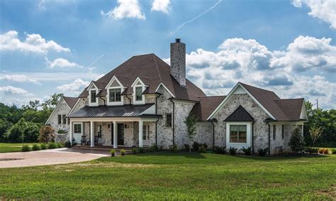 House Tour An Absolutely Gorgeous Transitional Farmhouse In Tennessee