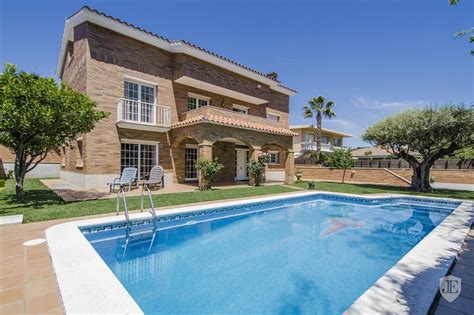 Buying prices of houses for sale in greece vary from €150,000 to €10m, even reaching €15m. Big House With A Swimming Pool In Premia De Mar in ...