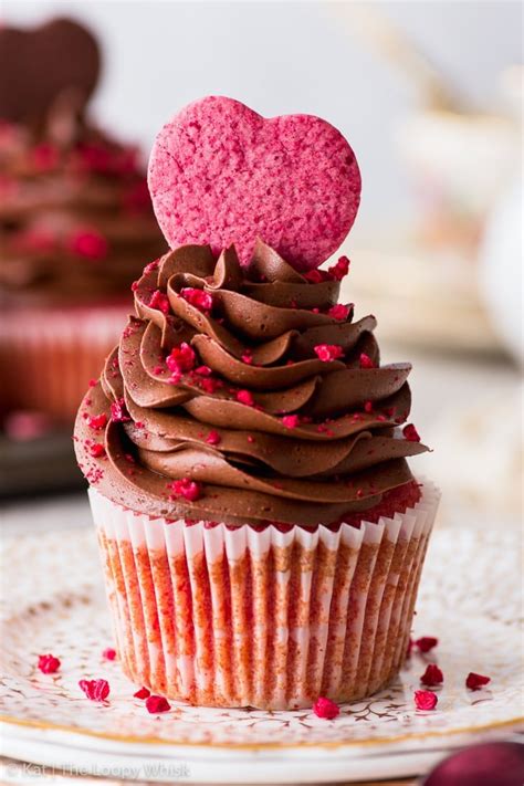 Raspberry And Chocolate Valentines Cupcakes The Loopy Whisk