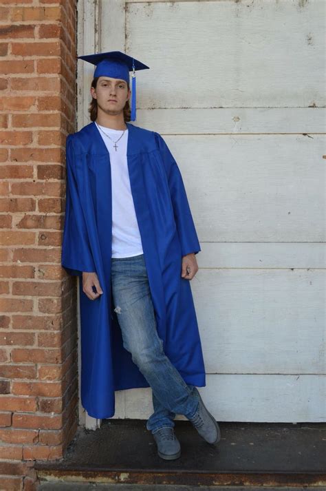 Cap And Gown Picture Ideas Cap And Gown Senior Pictures Grad Picture