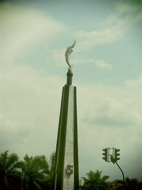 Tugu Kujang Lomography By Ginux57 On Deviantart