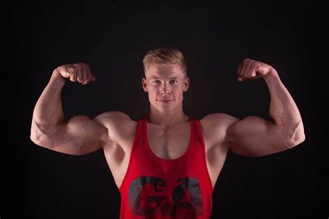 Web Biceps Flex Off 2014 Gert Louw Gertfitness