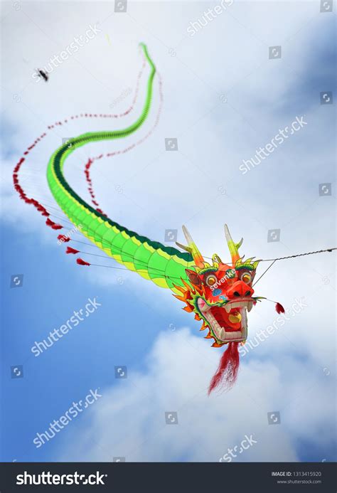 3604 Dragon Kite Bilder Stockfotos Und Vektorgrafiken Shutterstock