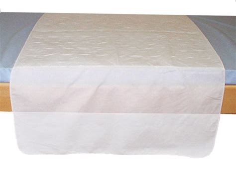Elle permet de protéger le lit et le matelas des fuites urinaires. Alèse lavable et bordable pour lit de une personne