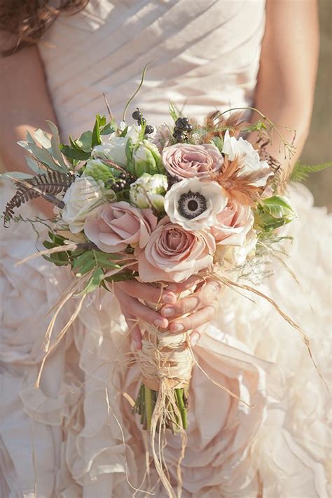 Ces roses blanches, fraîches et vigoureuses, s'épanouiront joliment au fil des jours et accompagneront merveilleusement tous vos messages. Quel bouquet de mariée choisir? 67 idées merveilleuses ...