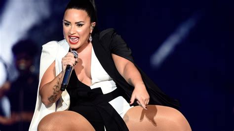 Demi Lovato S Unedited Bikini Pic Is Paired With An Epic Message