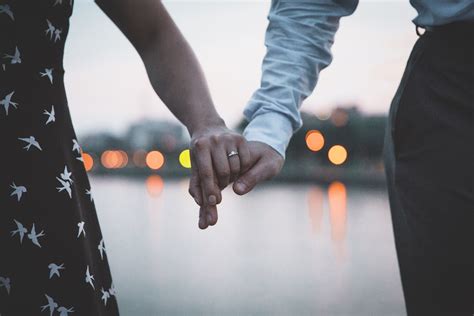 1000 Great Holding Hands Photos · Pexels · Free Stock Photos
