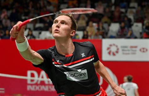 The style of play is very funny. Viktor Axelsen Wife / Viktor Axelsen Scroll In / Viktor ...