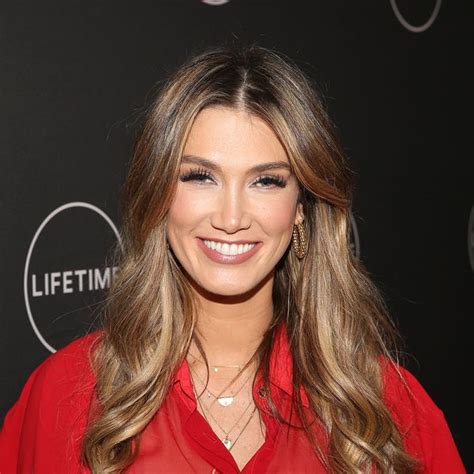Born and raised in sydney, new south wales, she enrolled in dancing, acting, singing and piano classes at a young age. Delta Goodrem | Promiflash.de