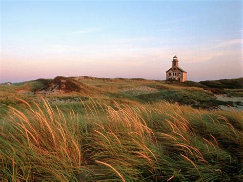 12 Beautiful Places You Must Visit In The Northeast of The USA - Hand