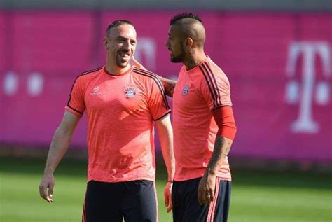 Salam Perpisahan Emosional Ribery untuk Vidal | Republika Online