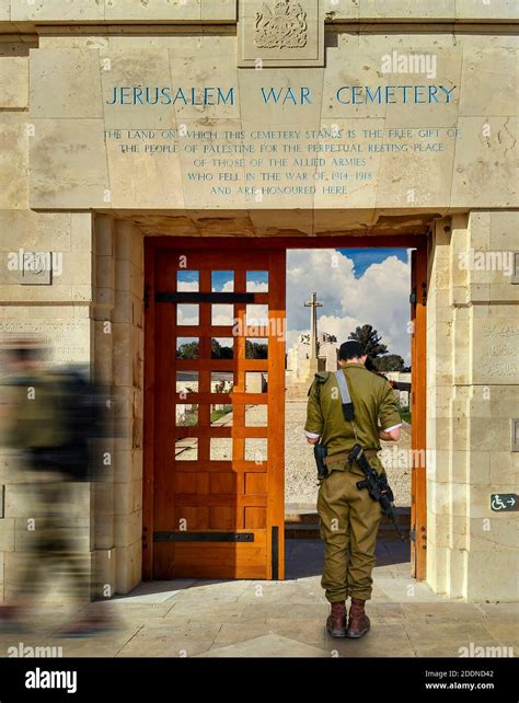 Israeli Soldier At Jerusalem War Cemetery Israel Stock Photo Alamy