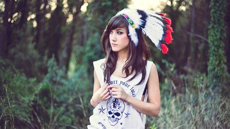 1177201 Women Model Portrait Photography Feathers Fashion Native American Clothing Head