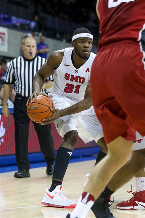 The 2016 Smu Basketball Team Is Breaking Convention Central Track