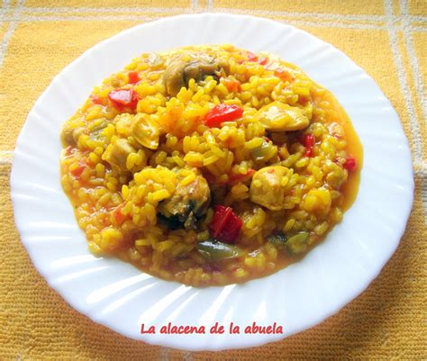 Me relaja y a la el recuerdo de una receta de nuestras madres, o con el olor de unas rosquillas que hacía la abuela, o con un plato que compartimos con nuestra pareja, o esa algarabía. La alacena de la abuela Carmen: ARROZ CON POLLO