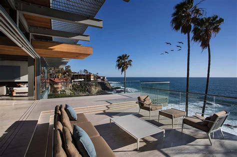Minimalist Beach House Perched On A Cliff In Laguna Beach