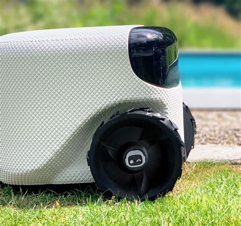 This Autonomous Lawn Robot Maintains Your Grass