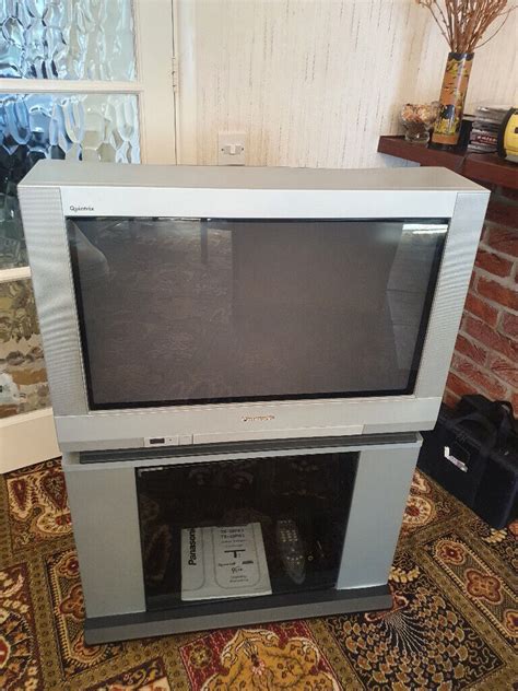 Panasonic 28 Inch Colour Crt Tv Model Tx 28pk1 Cabinet Manual Remote In Swindon Wiltshire