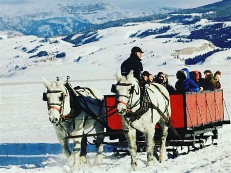 Spectators begin gathering on the northeast corner of jackson's town square beginning at about 5:30pm and enjoy ice cream and other refreshments available at businesses around the square. 8 Best Cheap Things to Do in Jackson Hole, Wyoming ...