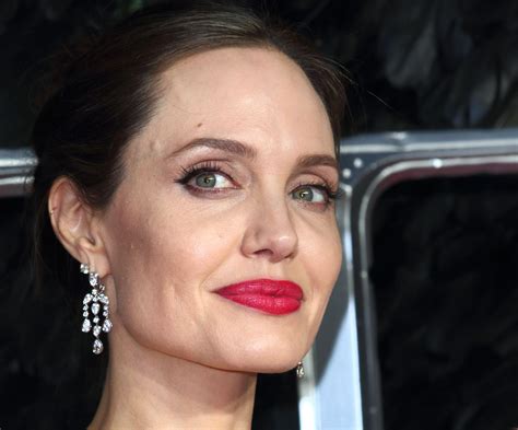Angelina Jolie Donație De Un Milion De Dolari Pentru Copiii Afectați