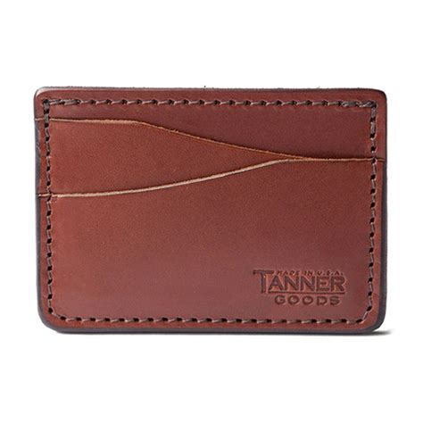A journeyman is a person who has completed both an apprenticeship program and required this involves finding an established journeyman to train under and completing a set numbers of work hours. Tanner Goods Journeyman Card Case - Mukama