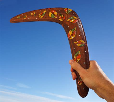 Boomerang-leaf-autumn-wooden-bumerang-1-min