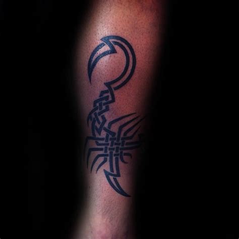 Ihn umgibt eine aura von macht erfolg und leidenschaft. 70 Skorpion Tattoo Designs für Männer - Sternzeichen-Ideen ...
