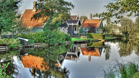 Download Wallpaper 1366x768 Lodges River Dachas Summer Reflection